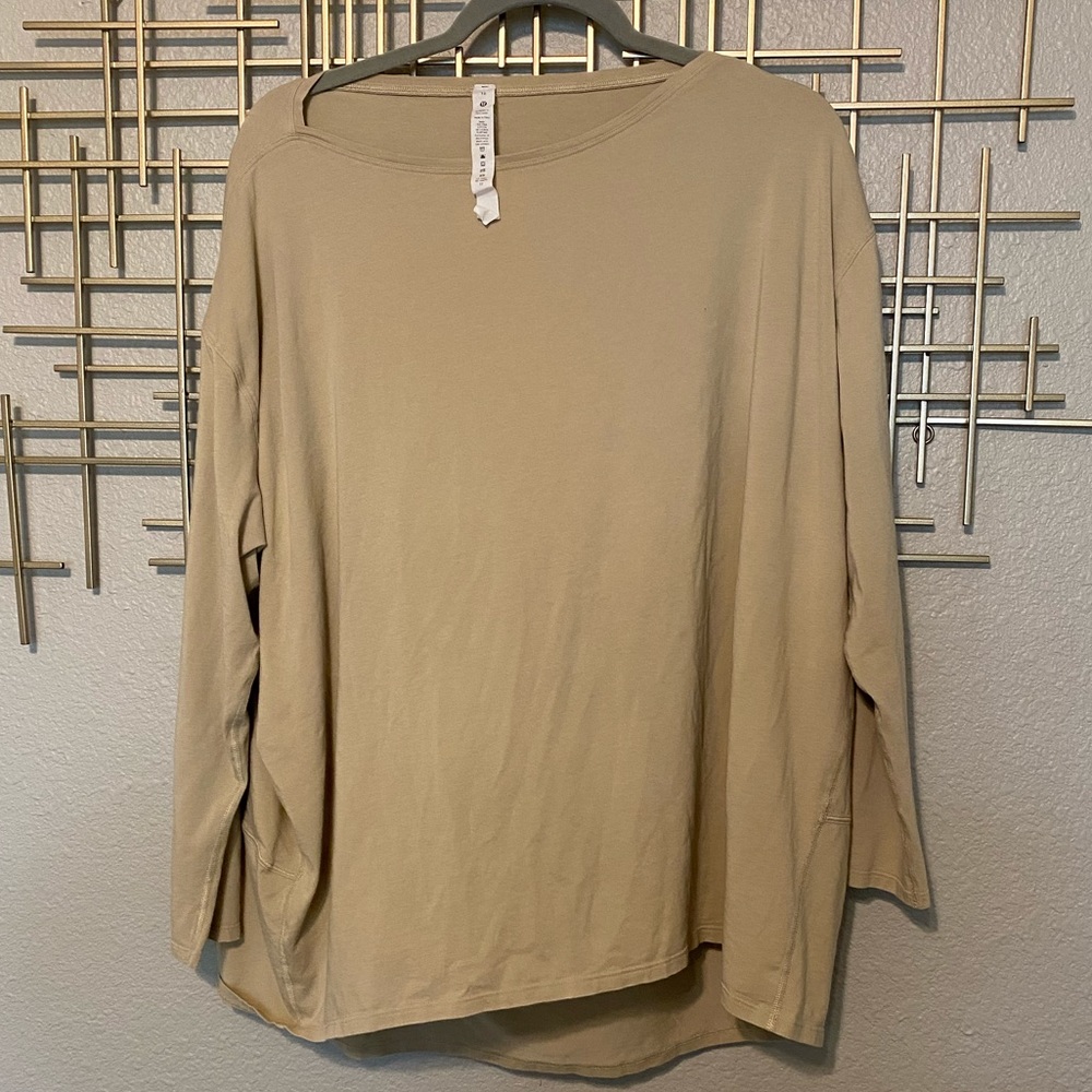Lululemon back in action long sleeve top size 16